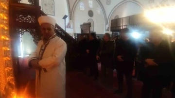 Depremde hayatını kaybedenler için tarihi Hüsrev Paşa Camii’nde gıyabi cenaze namazı kılındı
