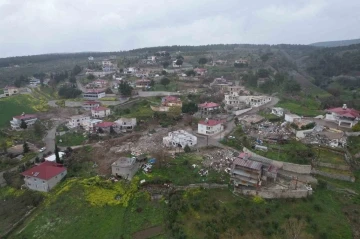 Depremin vurduğu köyde 94 ev çöktü, 17 kişi öldü