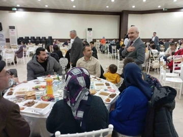 Depremzede ailelere iftar
