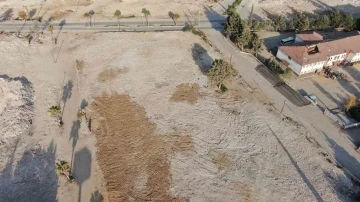 Depremzede iki kadın tarafından Ankara’da yakalanan şahsın 370 kişiye mezar olan sitesinden geriye boş arazi kaldı

