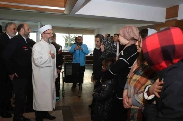 Diyanet İşleri Başkanı Erbaş, Ankara’ya gelen depremzedeleri ziyaret etti
