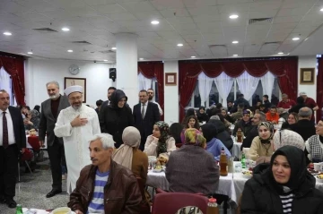 Diyanet İşleri Başkanı Erbaş, depremzede vatandaşlarla iftar sofrasında buluştu
