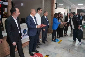Diyarbakır Büyükşehir Belediye Başkanı Bucak, personeli karşıladı
