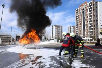 Diyarbakır Büyükşehir Belediyesi itfaiye ekiplerinden 6 bin 740 yangına müdahale
