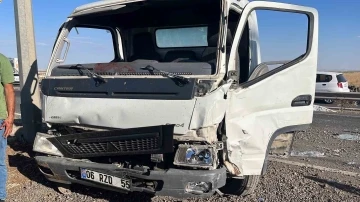Diyarbakır’da 3 aracın karıştığı kazada 2’si bebek 6 kişi yaralandı

