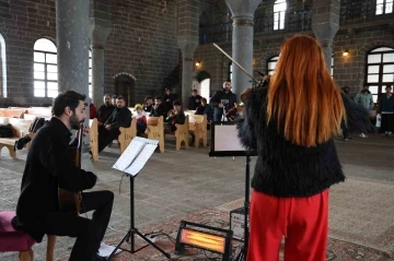Diyarbakır’da asırlık kilisede klasik müzik konseri

