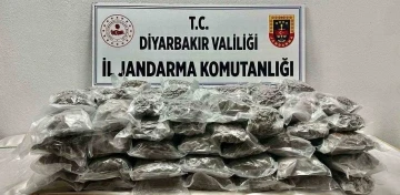 Diyarbakır’da bir araçta 71 kilo kubar esrar ele geçirildi
