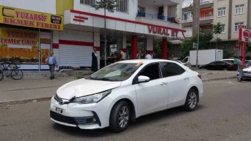 Diyarbakır’da bir otomobil kasap markete daldı: O anlar kamerada
