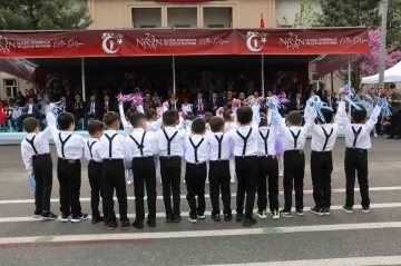 Diyarbakır’da çocuklar iki bayramı bir arada coşkuyla kutladı
