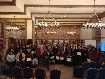 Diyarbakır’da gelenekten geleceğe edebiyat ve sanat okulu yazarlık atölyesi tamamlandı
