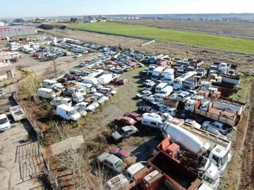 Diyarbakır’da yediemin otoparkında yaklaşık 100 milyon lira değerinde yüzlerce araç sahibini bekliyor
