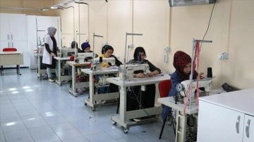 Diyarbakır'da iş imkanına kavuşacak 50 Roman kadın dikiş eğitimi alıyor