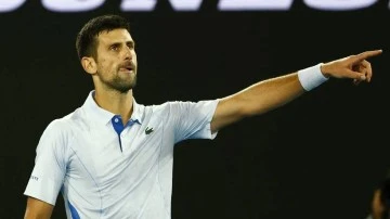 Djokovic sezonun ilk grand slam turnuvasını galibiyetle açtı