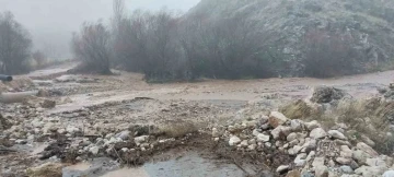 Doğanşehir’de yağmur suları sel getirdi
