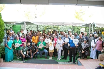 Dünya Arıcılık Kongresi katılımcıları Anadolu Arı ürünlerini incelendi
