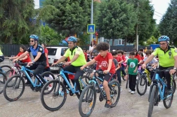 Dünya Bisiklet Gününde miniklerle pedal çevirdiler
