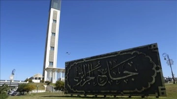 Dünyanın en büyük camilerinden Cezayir Ulu Camii'nde teravihlerin kılınamaması tartışmaya yol a