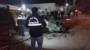Bursa'da feci kaza! Duvara çarpan otomobildeki 2 kişi hayatını kaybetti