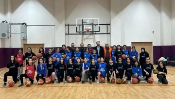 Düzce’de yetenekli ve gelişim vaat eden sporcu adaylarına basketbol eğitimi