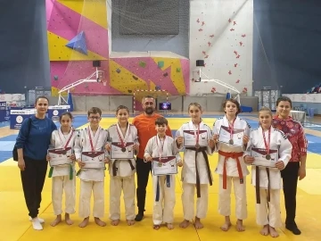 Düzceli judocular 7 madalya ile döndü
