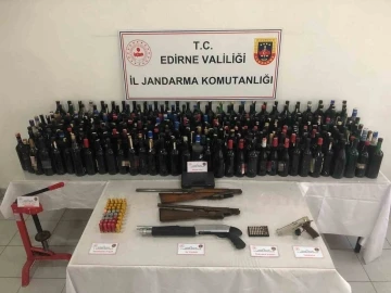 Edirne’de Jandarma ekiplerinden kaçak içki operasyonu

