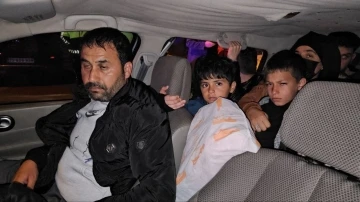 Edirne’de &quot;dur&quot; ihtarına uymayan otomobilin içinden 17 kişi çıktı
