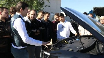 Edirne'de Hibrid ve Elektrikli Taşıtlar Teknolojisi Programı öğrencileri Togg'la pratik ya