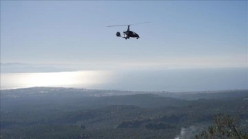 Edremit Körfezi'ndeki zeytinliklerin güvenliği için jandarma ekipleri cayrokopterle devriye gez