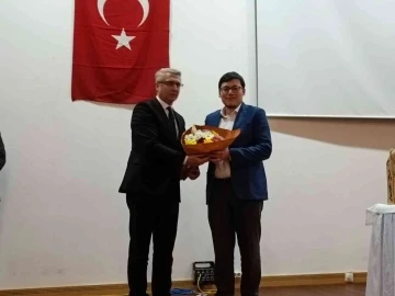 Edremitli yazar şair, Tahir Harimi Balcıoğlu konferansı yapıldı
