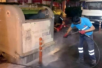 Efeler Belediyesi temizlik ekipleri çalışmalarını sürdürüyor
