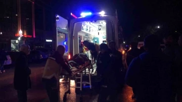 Elazığ’da hafif ticari aracın çarptığı kadın yaralandı
