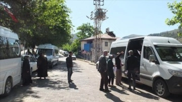 Elazığ'da barınan depremzedeler oy kullanmak için memleketleri Malatya'ya gitti