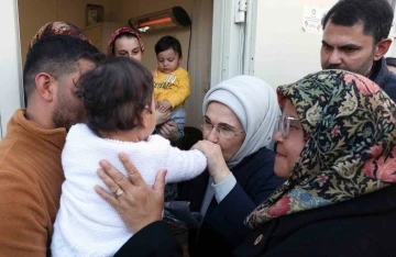 Emine Erdoğan, BM Habitat İcra Direktörü Sharif ile deprem bölgesine gitti
