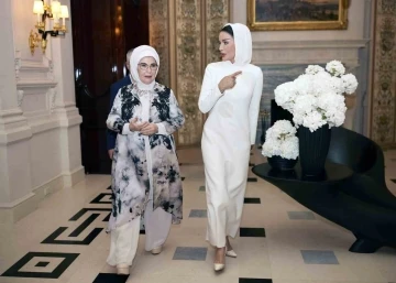 Emine Erdoğan, Katar Emiri Şeyh Temim bin Hamed Al Sani’nin annesi Şeyha Moza binti Nasır’la görüştü
