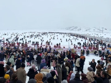Erciyes’te kar bereketi: Binlerce turist pistleri doldurdu
