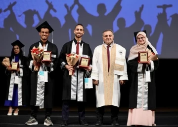 Erciyes Üniversitesi İletişim Fakültesi 17. dönem mezunlarını verdi
