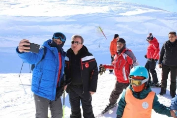 Ergan Dağı Kayak Merkezi’nde hafta sonu yoğunluğu
