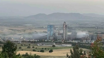 Ergani’de çimento fabrikasından çıkan toz ve duman vatandaşı bezdirdi
