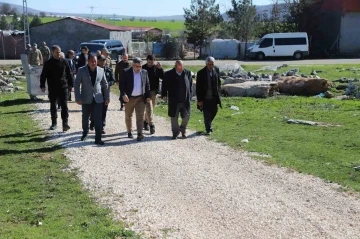 Ergani Kaymakamı Karaaslan, kırsal mahalleleri ziyaret edip talepleri dinledi
