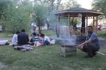 Erzincan’da hafta sonu piknik yoğunluğu
