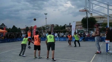 Erzincan’ın meydanında basketbol rüzgarı esti

