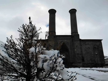 Erzurum’da kış geri geldi
