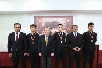 Erzurumlu öğrenciler aşçılıkta 3 madalya ile döndü

