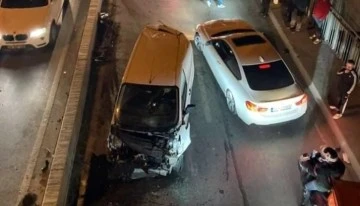 Esenler'de alkollü sürücü iki araca çarptı