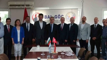 Nikolay Denkov ve Kiril Petkov, Bursa’daki Balkan Göçmenleri Kültür ve Dayanışma Derneği’ni ziyaret etti.