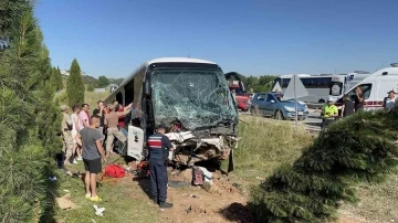 Eskişehir’de otobüs yoldan çıktı:35 yaralı
