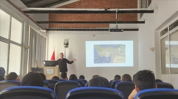 Eskişehir’deki proje okulları için düzenlenen ’Yer Küre Üzerine Bilim Sohbetleri’ devam ediyor
