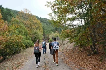 Eskişehirli ekip sonbahar manzarası eşliğinde 18 kilometre yürüdü
