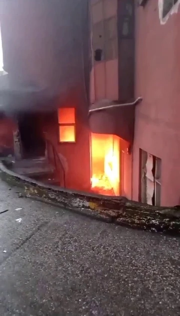 Evin deposunda çıkan yangın maddi hasara yol açtı

