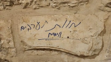 Fanatik Yahudi yerleşimciler Kudüs’te Ermeni kilisesi duvarına ırkçı yazılar yazdı